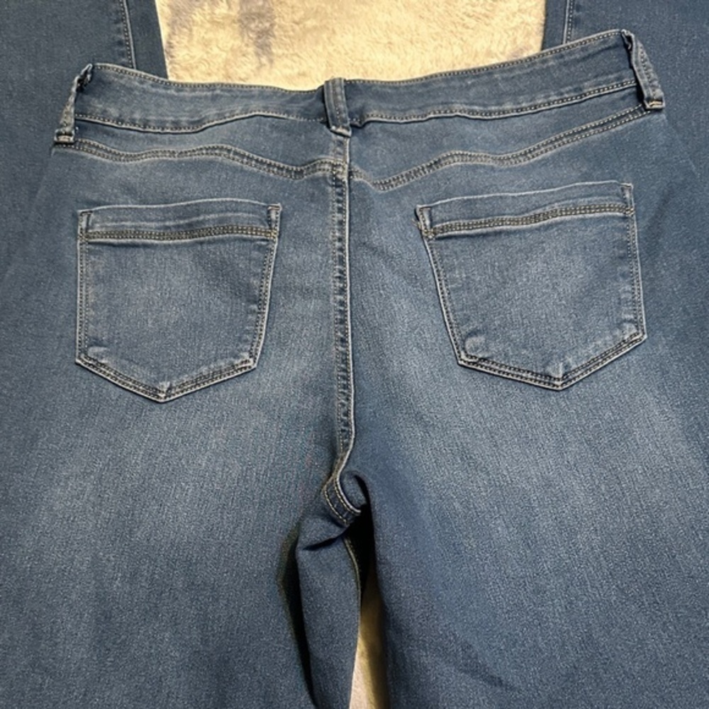 123. Bandolino Amy Women's Straight Leg Jeans in Denim Blue